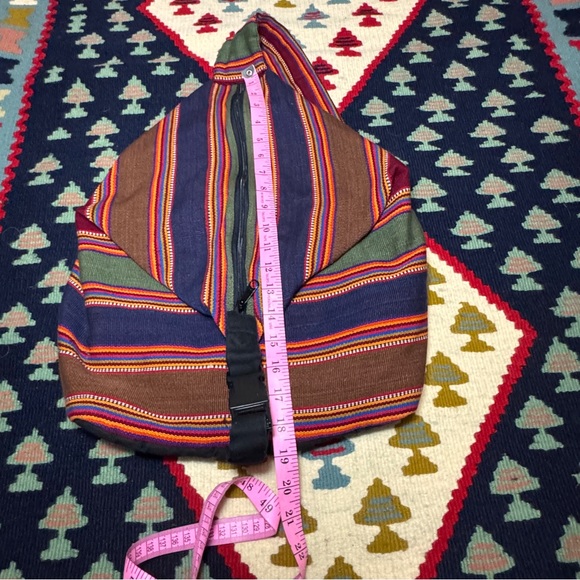 Las Manos Handwoven Sling Boho Bag made in Guatemala - Picture 5 of 9